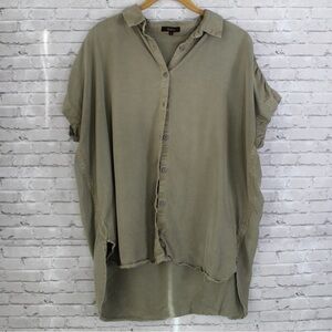 QUINCE Medium Short Sleeve Button Down Oversized Collared Shirt High low hem
